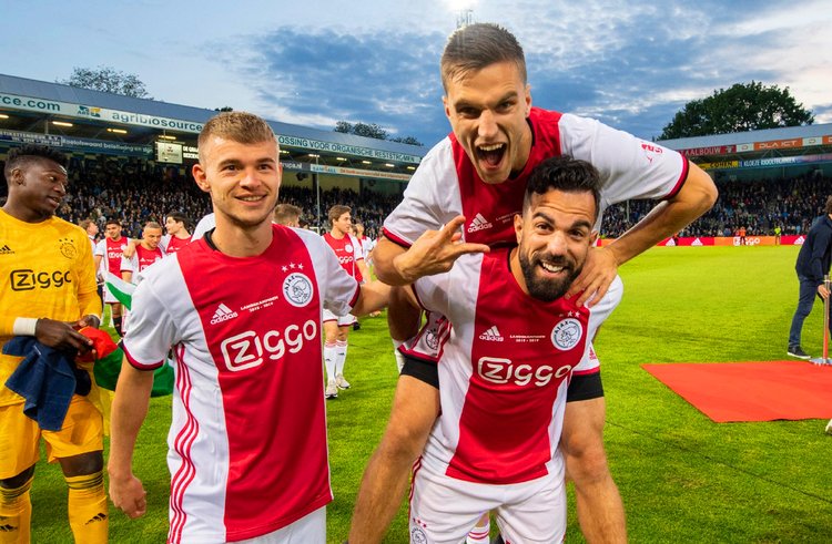 是在社交媒 是在社交媒