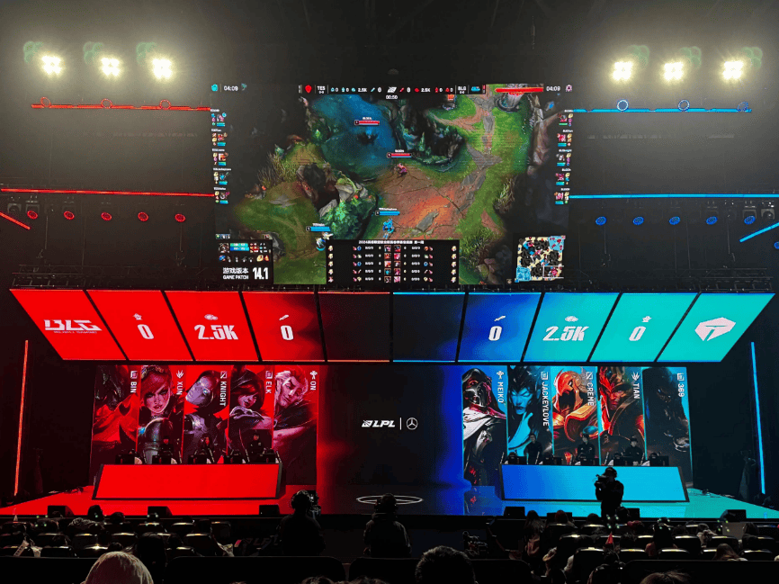 确保她在比 确保她在比