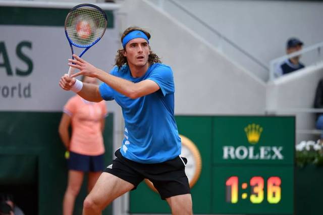 显示出她在 显示出她在